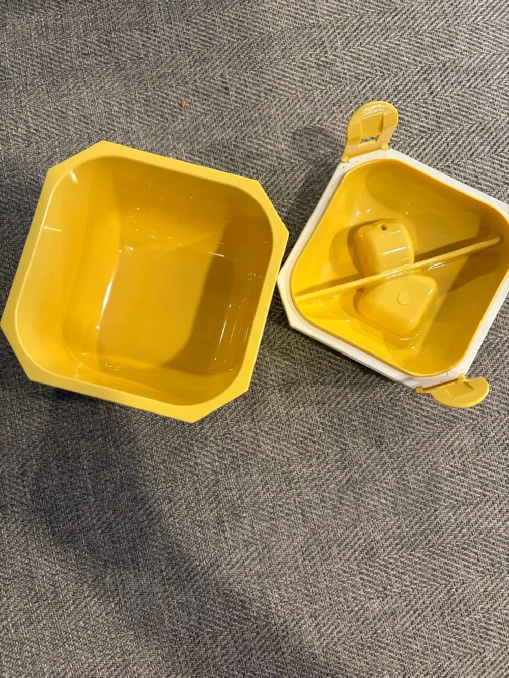 Jarsty All-In-One Vacuum Lunch Box Microwave Meal Prep Container Yellow